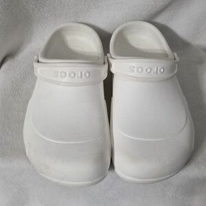 CROCS Unisex-Adult Bistro Clogs, Slip Resistant Work Shoes Men 9 Women 11 GUC